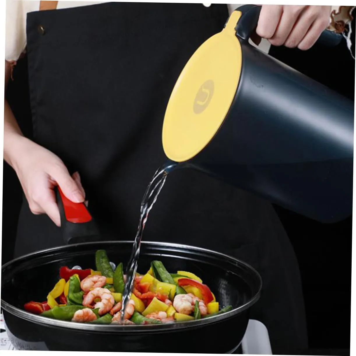 1pc Large Capacity Plastic Water Kettle with Lid and Handle Heat-resistant Cold Water Pitcher for Easy Pouring for Tea Juice and Picnics Gray