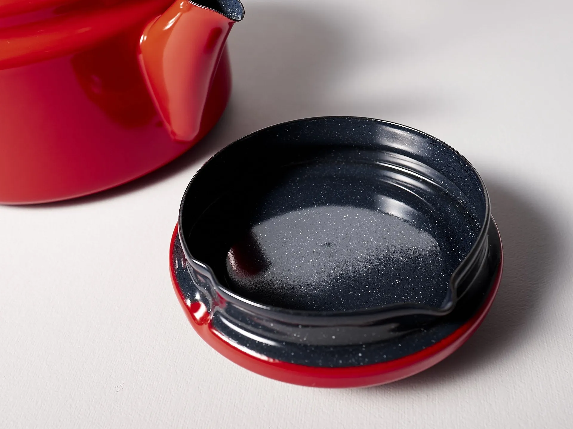 Amu Stove-top Kettle – Red