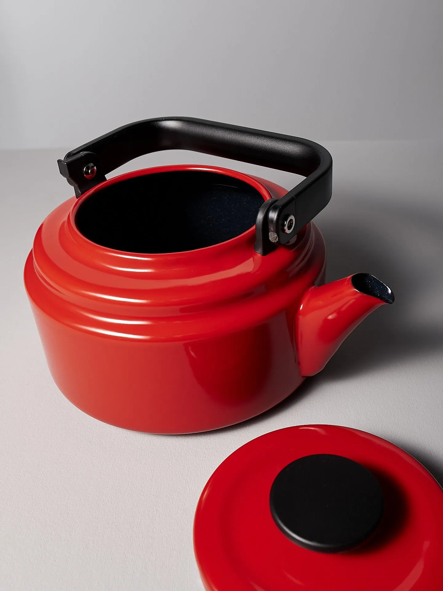 Amu Stove-top Kettle – Red