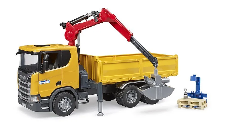 BRUDER CONSTRUCTION 1:16 SCANIA SUPER 560 R TRUCK W CRANE & 2 PALLETS