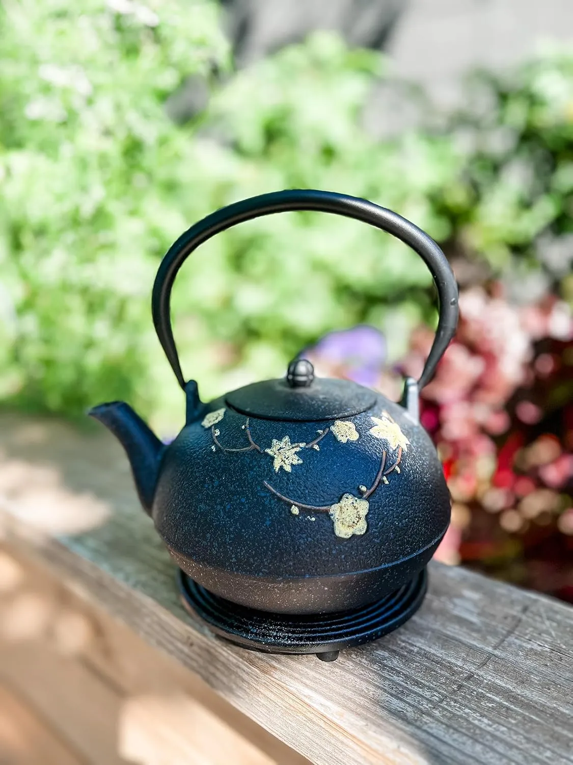 Frieling Ja by Hama Cast Iron Teapot & Cast Iron Trivet with Stainless Steel Infuser - 34 Ounce Black/Yellow - Japanese Tea Kettle