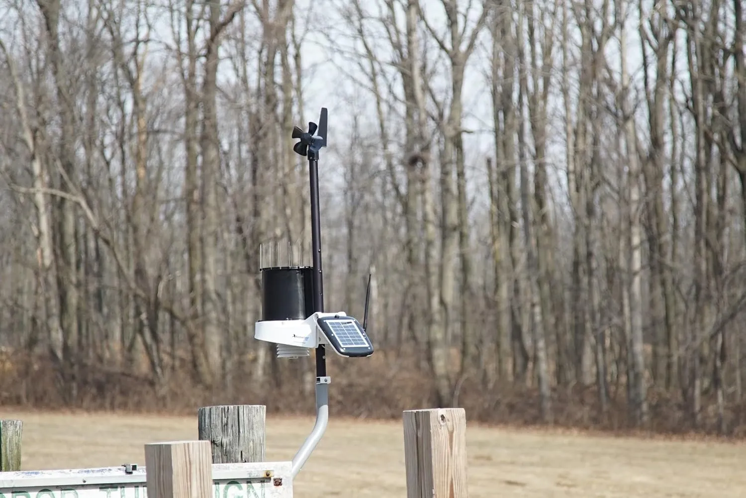 KestrelMet 6000 Cellular Weather Station with Tripod, Compatible with AT&T