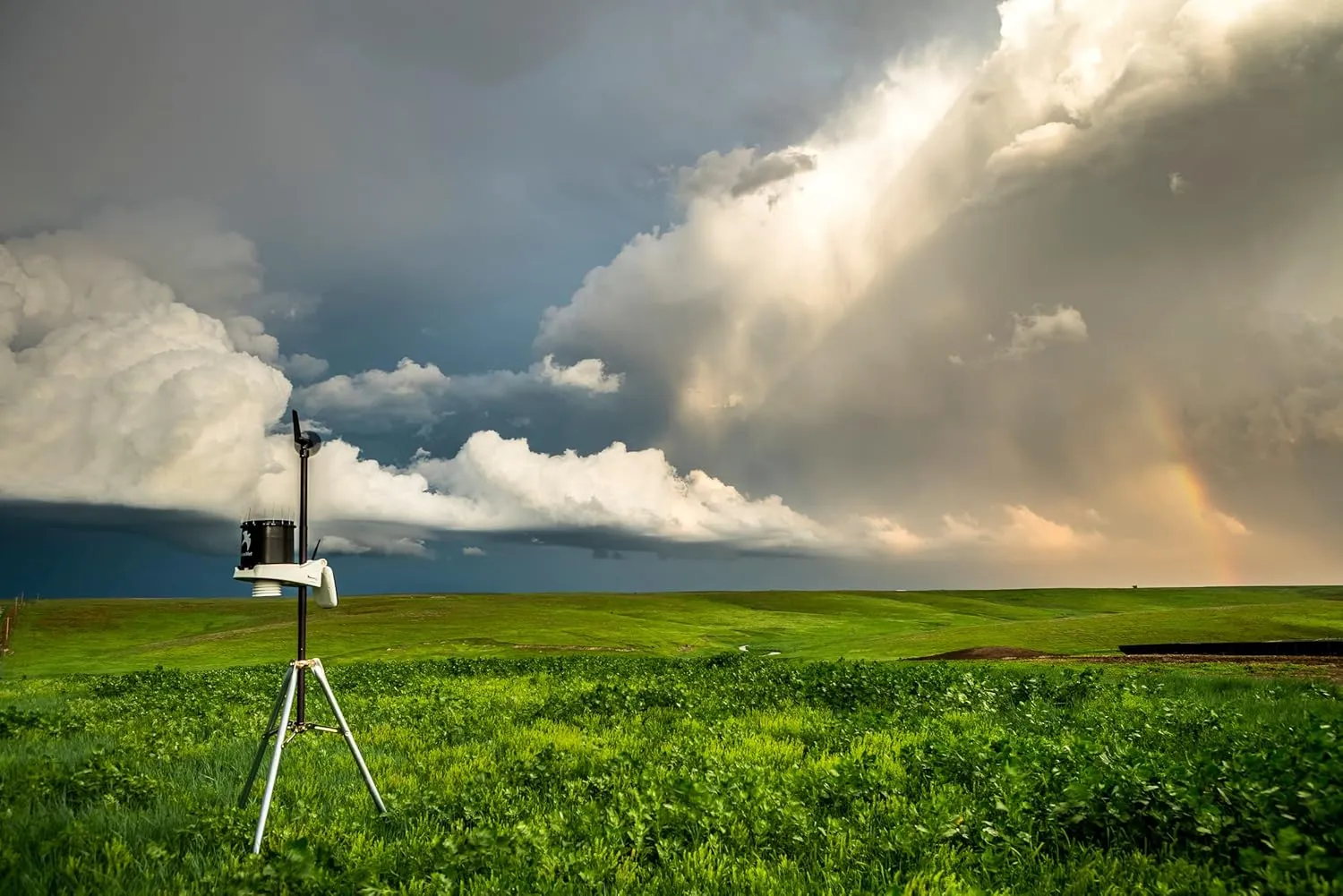KestrelMet 6000 Cellular Weather Station with Tripod, Compatible with AT&T