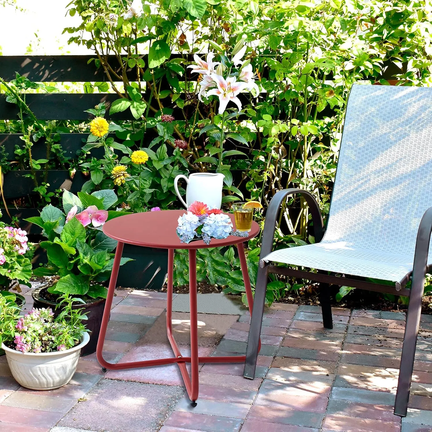 Outdoor Table Small Patio Side Table, Round Metal Side Table, Weatherproof, Portable, Outdoor End Table for Garden, Balcony, Yard (Red)