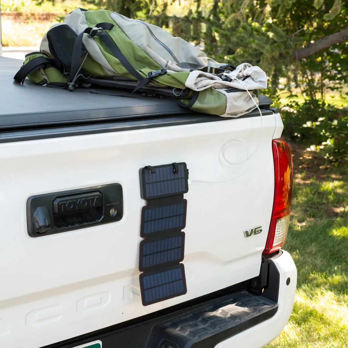 QuadraPro Solar Power Bank with Wireless & Dual USB Charging by Frog & CO