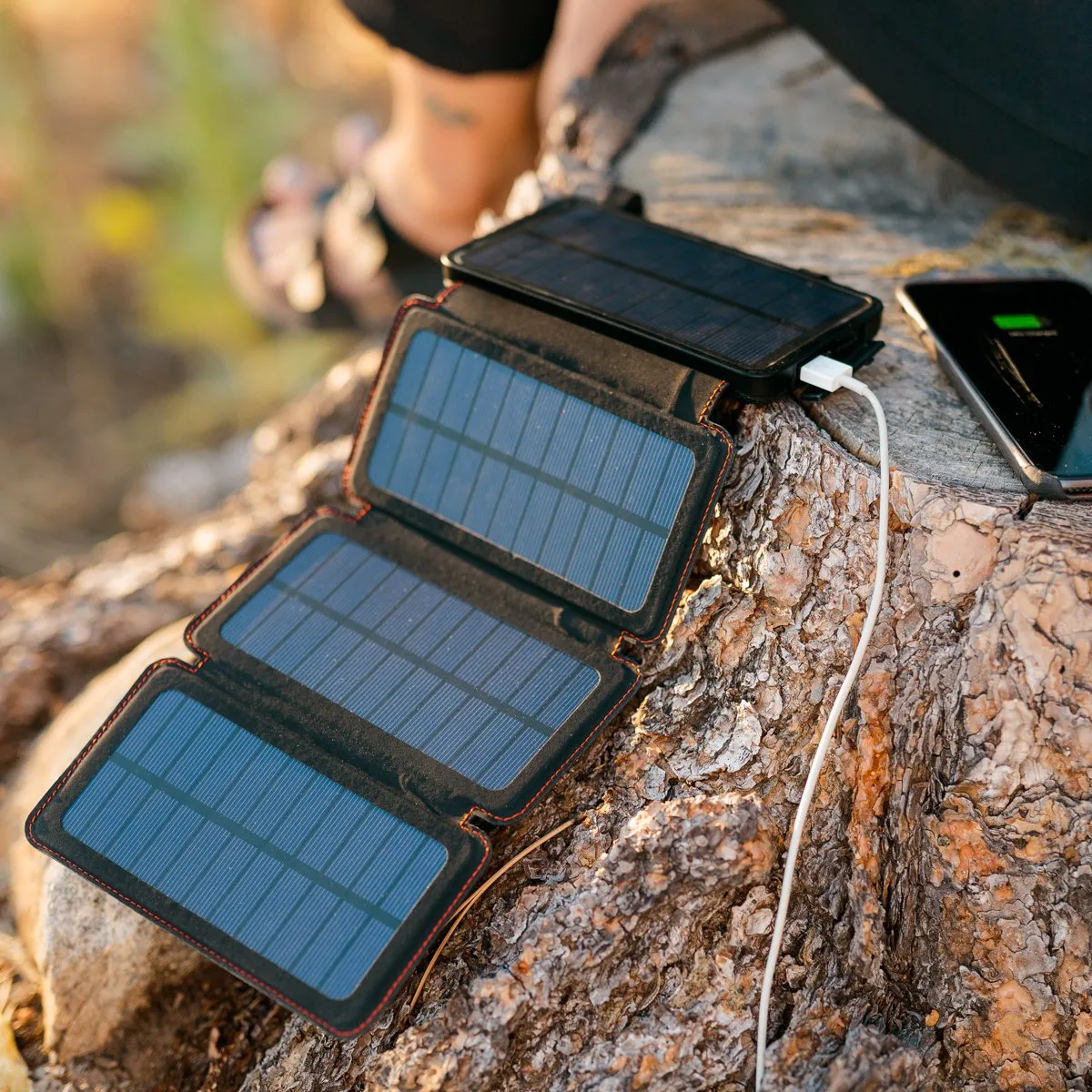 QuadraPro Solar Power Bank with Wireless & Dual USB Charging by Frog & CO