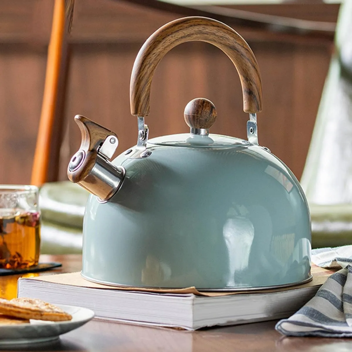 Stainless Steel Whistling Kettle – Elegant, Durable, and Efficient