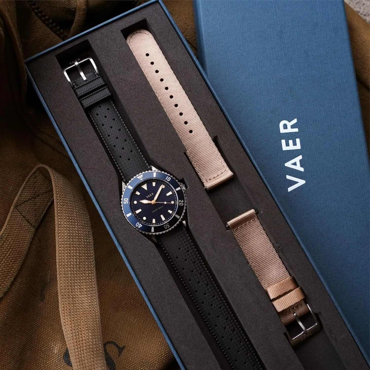 Vaer DS4 Solar Dive Watch for Men - Ocean Ready 20 ATM Solar Powered - Perpetual Time Keeping Sapphire Crystal ( /- 20 Seconds per Month) - Includes Two Quick-Change 20mm Straps - 42mm (Medium)